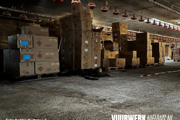 35 ton illegaal vuurwerk stond klaar voor de illegale Nederlandse markt Nieuws 2024